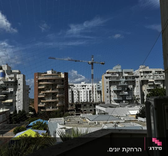 רשת הגנה על מרפסת למניעת כניסת יונים